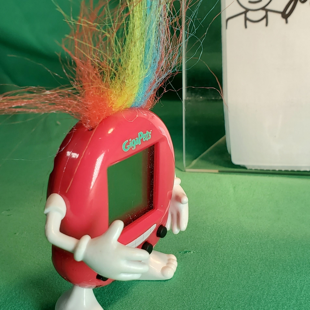 Giga Pets Trolls Virtual Pet Electronic Toy Companion Pink Keychain 2018 -WORKS!
